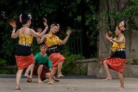 Dances from Thailand in Chile